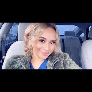 Meet your Posher, Adelina